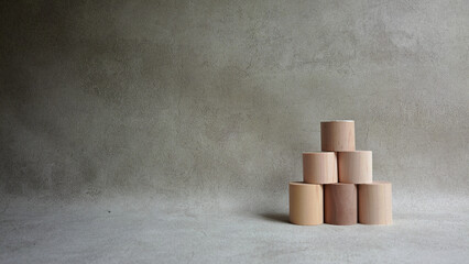 木製積み木円柱のオブジェ　文字入れのできるコピースペースのある素材