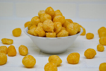 Cimol food from aci which is spicy, savory, with a mini shape and easy to eat is a favorite snack to accompany activities. Cimol Bandung is much sought after by culinary lovers. 