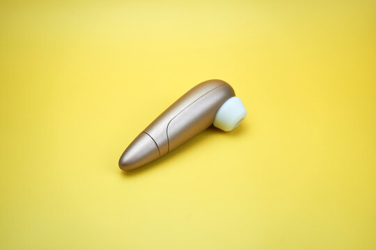 The most famous clitoral suction dildo of today.