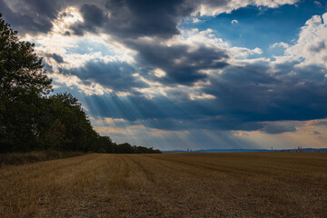 Ein dramatischer Sonnenuntergang rund um Wien