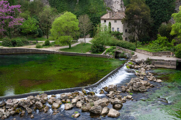 View of the Fontaine-de-Vaucluse village in Provence region, France - obrazy, fototapety, plakaty