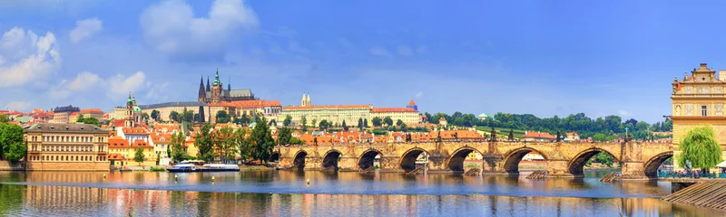 Papier Peint photo autocollant Pont Charles Paysage d& 39 été de la ville, bannière - vue sur le pont Charles et le complexe du château Château de Prague dans le centre historique de Prague, République tchèque