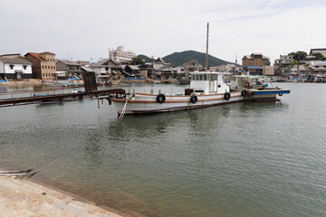 二本の広島県福山市の鞆の浦の美しい日常風景