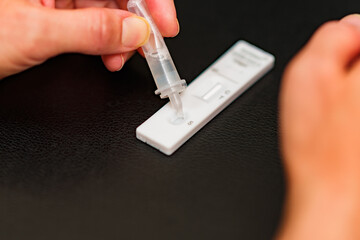 コロナ　簡易検査　抗原検査　【 コロナ ウィルス の 簡易検査 イメージ 】