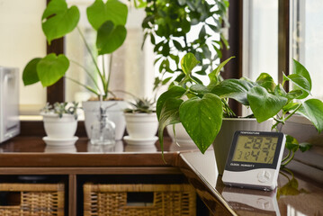 Thermometer hygrometer measuring the optimum temperature and humidity in a house - obrazy, fototapety, plakaty