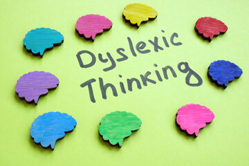 Dyslexic thinking sign and colorful brains around. - obrazy, fototapety, plakaty