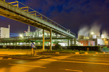 Fototapeta na wymiar Heavy industry at night time