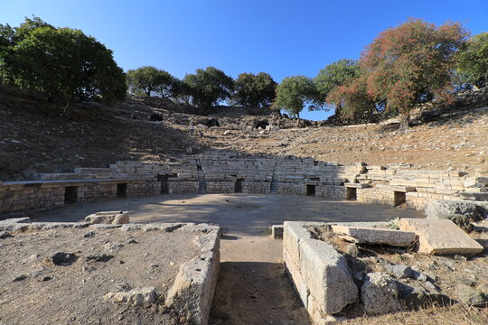 Teos&nbsp;was an&nbsp;ancient Greek&nbsp;city on the coast of&nbsp;Ionia, on a peninsula between&nbsp;Chytrium&nbsp;and&nbsp;Myonnesus.&nbsp;