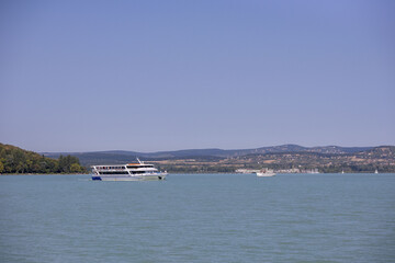 Obraz premium View of Lake Balaton from the city of Tihany