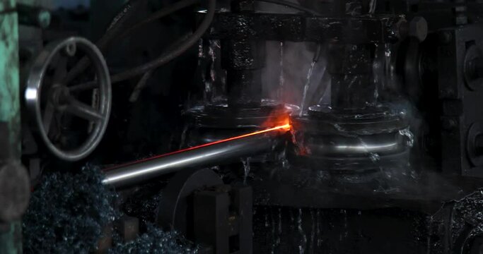 Stainless steel pipes production machines