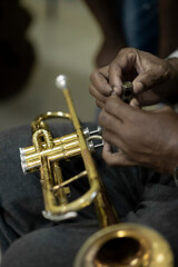 Obraz premium trompeta arreglando