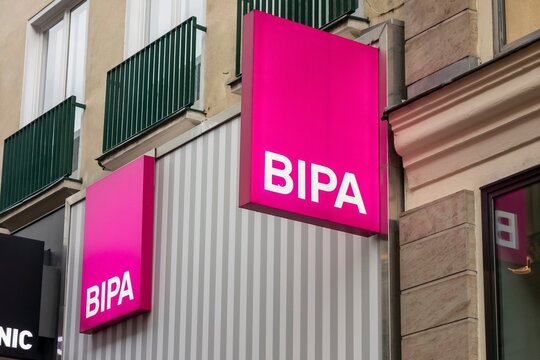BIPA company banner. It sells perfumes and drugstore goods
