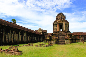 Fototapeta na wymiar Сourtyard in Angkor Wat. Siem Reap, Cambodia 