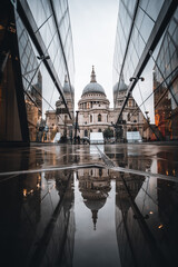 Fototapeta premium Reflection of St. Pauls Cathedral in London