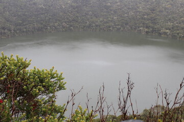 Laguna de Guatavita, sitio sagrado de los Ind&iacute;genas Muiscas en Colombia