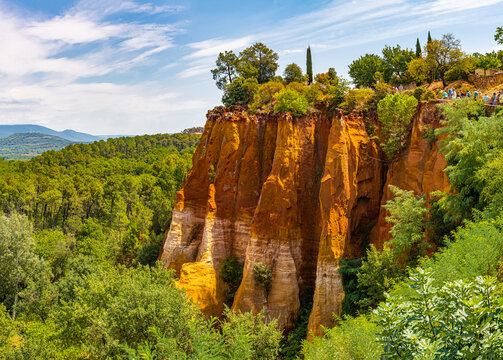 Roussillon Panorama der Ockerfelsen in Frankreich