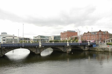 queen's bridge over lagan river 