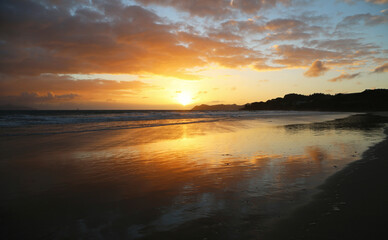 Naklejka na ściany i meble Sunrise on Waipu Beach - New Zealand