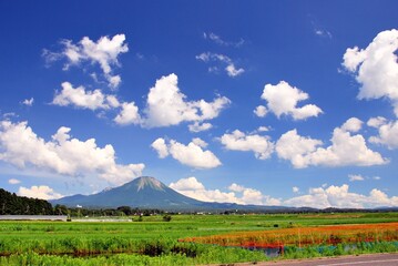 鳥取県 伯耆富士「大山」と夏空