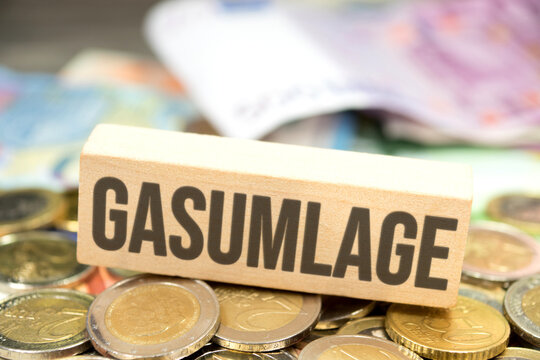Euro Geldscheine und Münzen und die Gasumlage im Deutschland