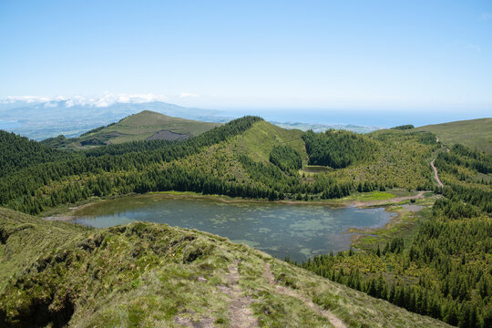 Portugal, Azores, Lagoa Rasa lake in Serra Devassa
