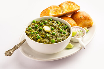 Hariyali green Pav bhaji is a variation of a traditional pav bhaji made using leafy vegetables