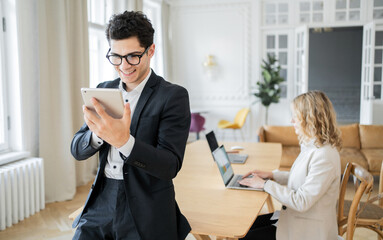 A male creative manager and a female colleague are working on a startup project