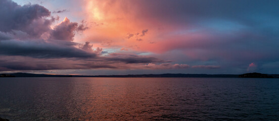 Obraz premium Tramonto sul lago di Bolsena