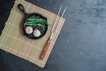 cast iron pan above bamboo mat