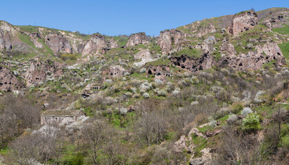 Fototapeta na wymiar Khndzoresk cave settlement (13th-century, used to be inhabited till the 1950s), Syunik region, Armenia