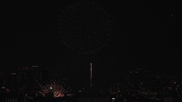 日本の花火大会の4K動画。
なにわ淀川花火大会と大阪の夜景。
