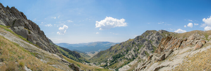 Fototapeta na wymiar panorama of the mountains in summer