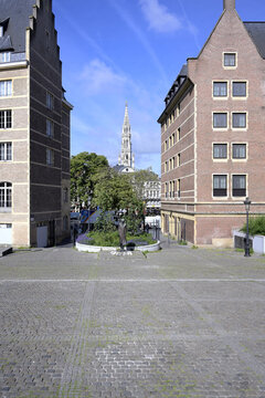 Spanish square with Bela Bartok statue, the Grand Place in the background, Brussels, Brabant, Belgium