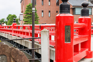 宮川に掛かる赤い橋