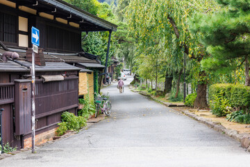 宮川に掛かる赤い橋