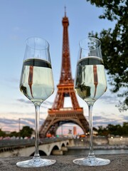 Fototapeta na wymiar glasses of white wine in the background tower in Paris