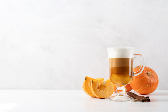 Pumpkin spice latte in a glass mug with cinnamon