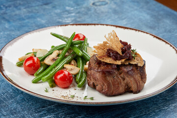 steak with french beans and sauce