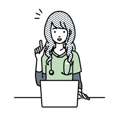 デスクで座ってPCを開いて何かひらめいた看護師の女性