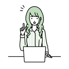 デスクで座ってPCを開いて何かひらめいたブラウスの女性