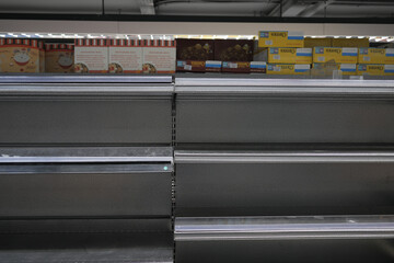 Obraz premium Empty supermarket shelves, selective focus 
