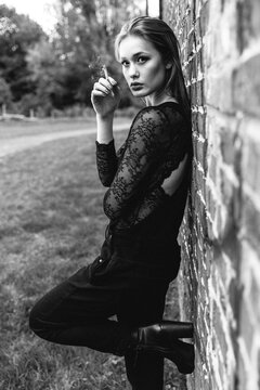 woman smoking sigarette black and white image