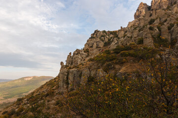 Fototapeta na wymiar Demerdzhi mountain range. View of the rocks from below