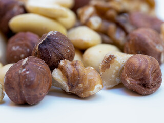 Obraz premium macro view mixed nuts isolated on a white background