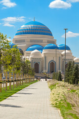 Naklejka premium Dome, a beautiful mosque. biggest mosque.architecture, mosque, taj mahal, islam, religion, agra, building, taj, monument, travel, marble, minaret, asia, sky, culture, tourism, famous, city, palace