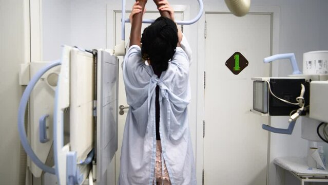 A radiography in session in a lab