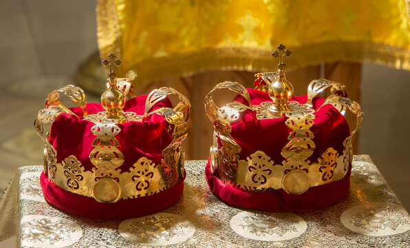 Wedding rings and crowns for weddings in the christian Church