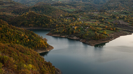 Fototapeta na wymiar A view from above of the large reservoir Rovni in western Serbia in autumn