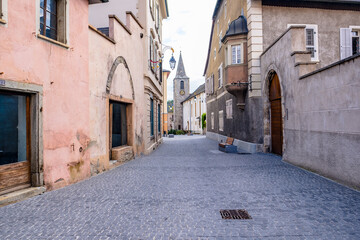 Obraz premium Narrow Alley Amidst Buildings - Sierre, Switzerland