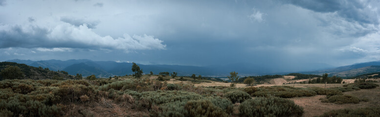 panorama sur un paysage avant un orage